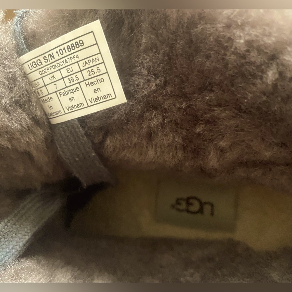 Women’s UGG Alasdair Leather Wedge Ankle Booties - Picture 8 of 8